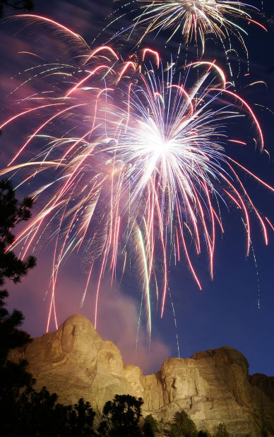 070307RushmoreFireworks6.jpg