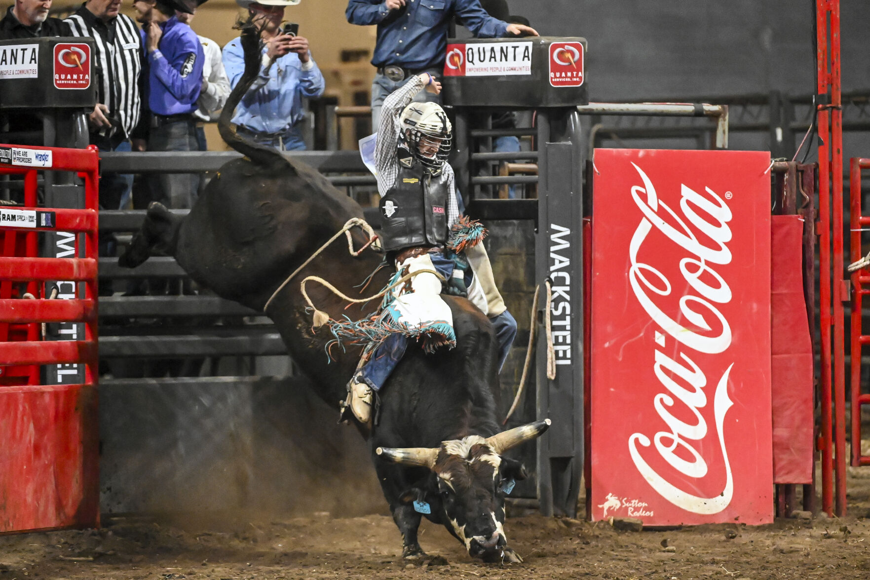 South Dakotans relish Xtreme Bulls homecoming on Night 1 of Rodeo Rapid ...