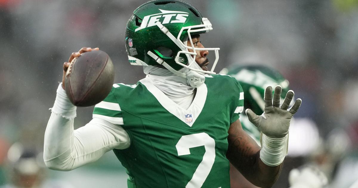 Nov 30, 2025; East Rutherford, New Jersey, USA; New York Jets quarterback Tyrod Taylor (2) drops back to pass against the Atlanta Falcons during the first half at MetLife Stadium. Mandatory Credit: Robert Deutsch-Imagn Images