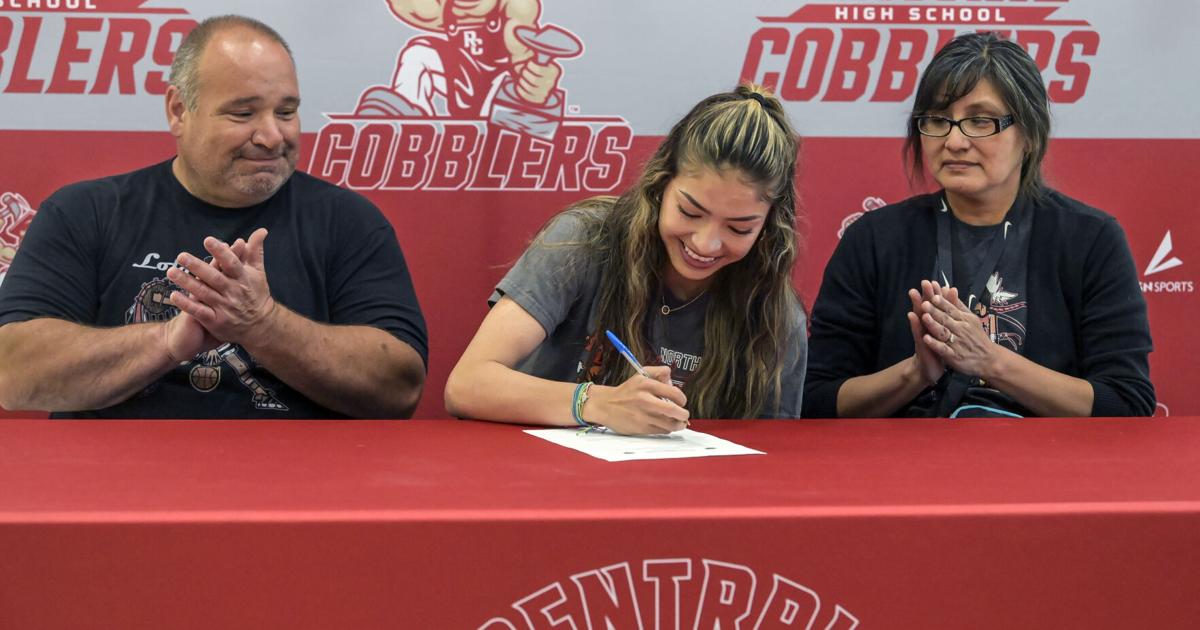 Central's Carlow, Houchin each sign NLI to continue athletic careers