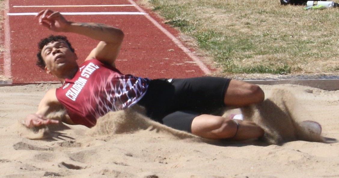 Good--Chayton lands in sand _0238.JPG