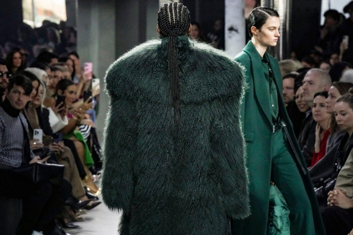 Designer Fashion Label Armani Debuts Men's Faux Fur Coat and Boots at  Fall/Winter 2019-20 Fashion Show