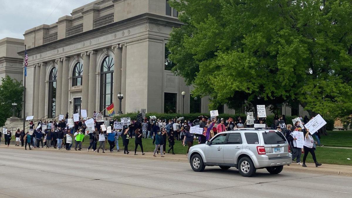 Smaller secondary protest