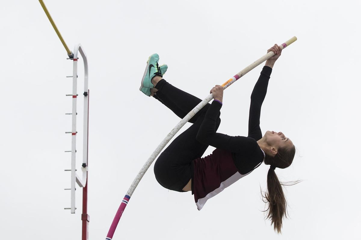 Track Athletes Battle Weather At Black Hills Conference Meet Sports Rapidcityjournal Com