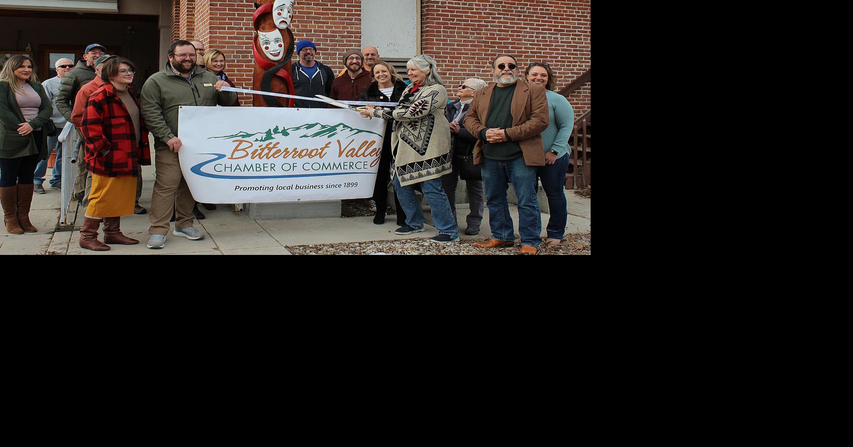 Hamilton Playhouse receives totem pole