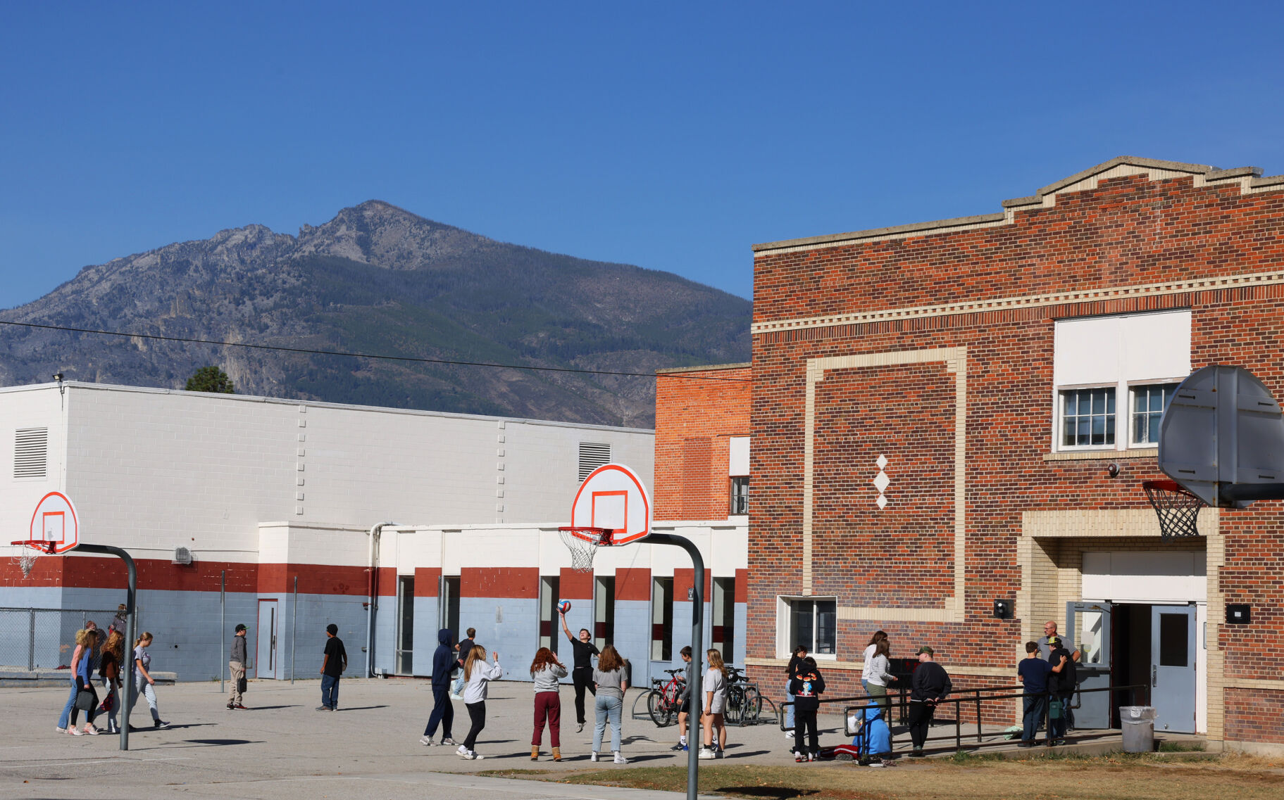 Hamilton residents tour middle school ahead of May bond vote