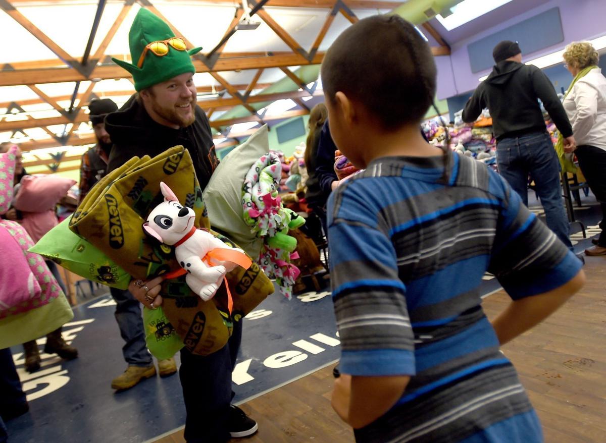 Nonprofit Hands Out Hundreds Of Stuffed Animals Blankets And