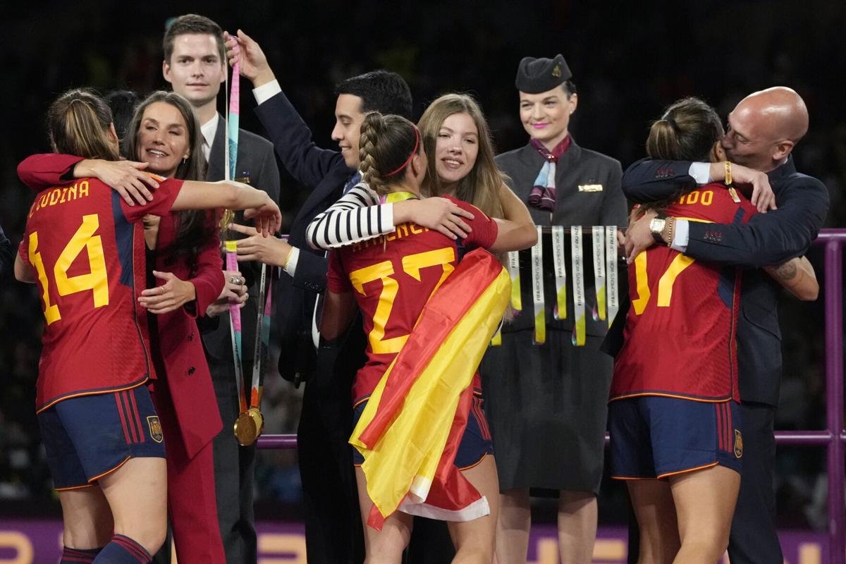 Even in Spain, Jalen Brunson remains tied to teammates, both