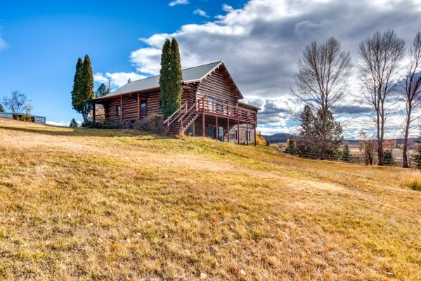 3 Bedroom Home in Stevensville - $1,219,000