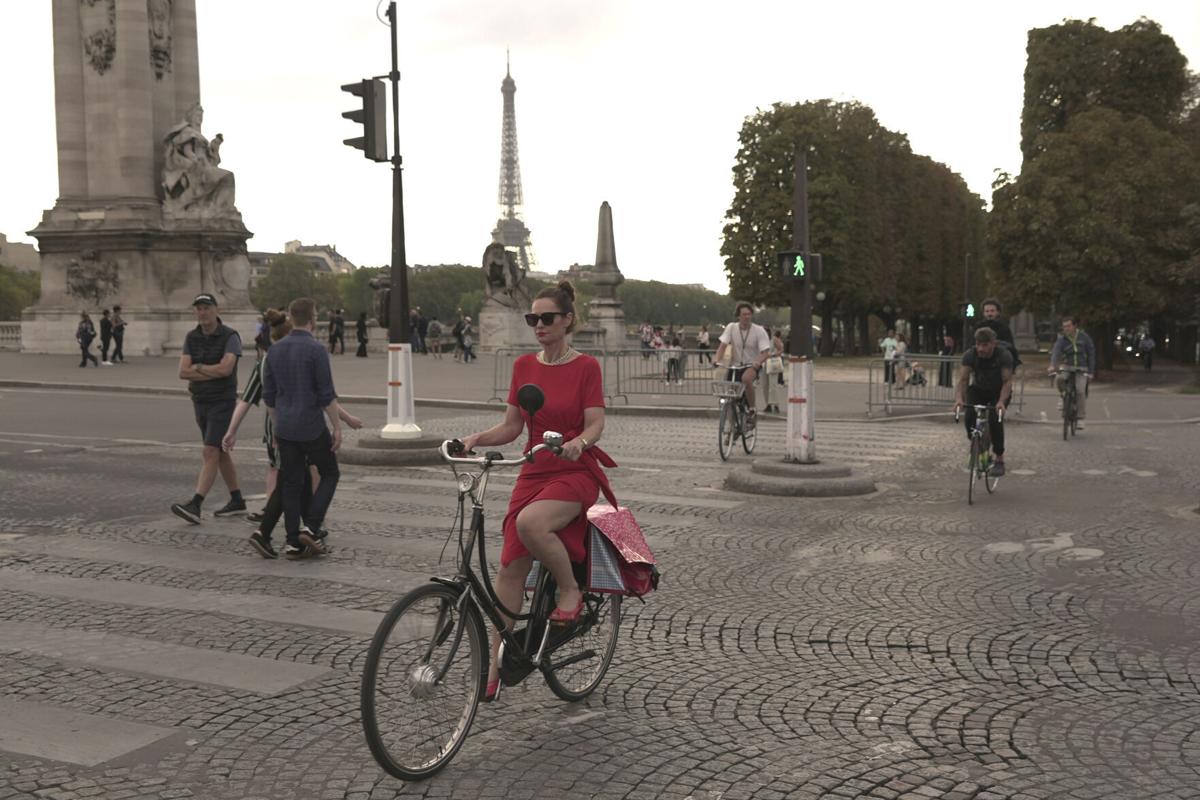 Long a city that embraced cars, Paris is seeing a new kind of road rage