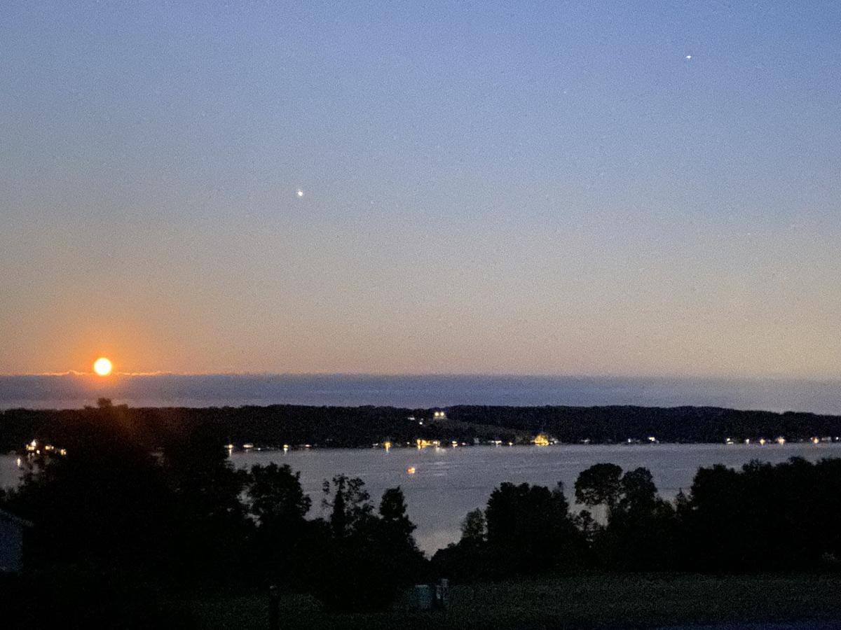 goeyes101421Lake Leelanau moonrise with Jupiter and Saturn. Photo by Robert Jack..jpg