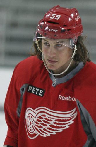 Joe Hicketts, Vili Saarijarvi vie to be part of Detroit Red Wings