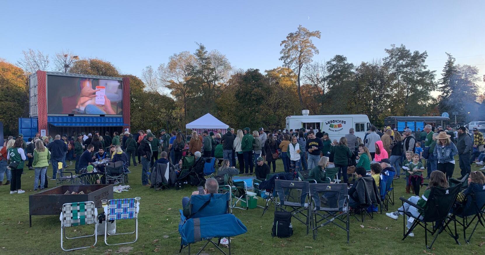 Free public movie screenings start in Rotary Square - Vimarsana News