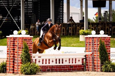 Chmel aces $10K 3' Adult Equitation Challenge