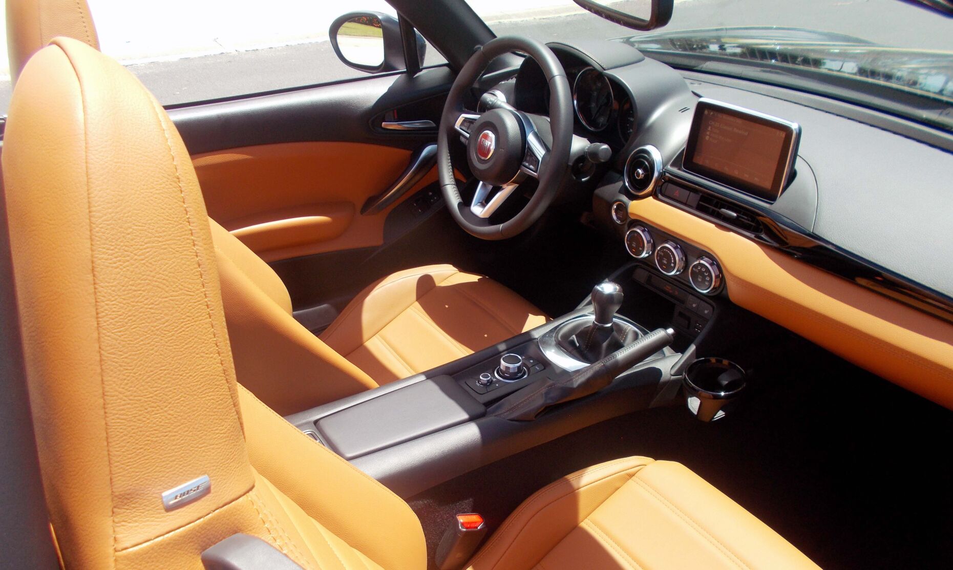 マルティナ Pick one: Mazda MX-5 or Fiat 124 Spider