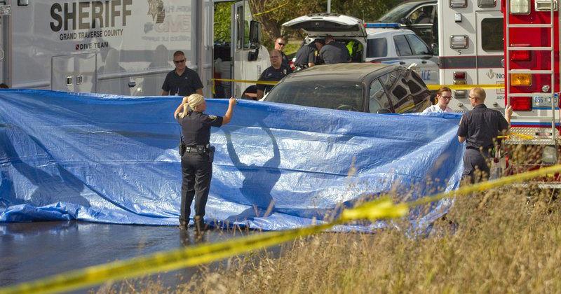 Woman's body found in van pulled from river | Local News | record-eagle.com