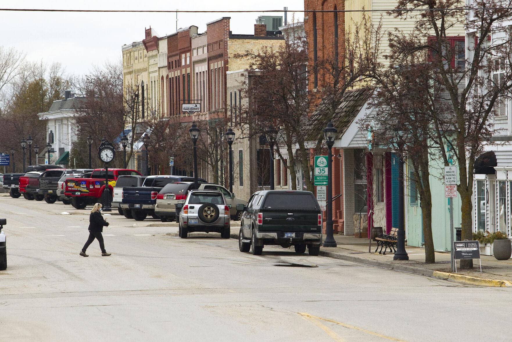 Elk Rapids seeks solutions from "13 Ways to Kill Your Community" author