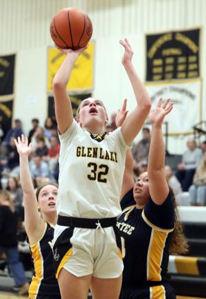 Glen Lake pulls away late, sinks Manistee