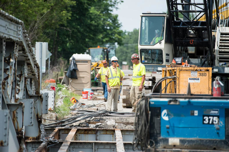 river road mdot traffic light