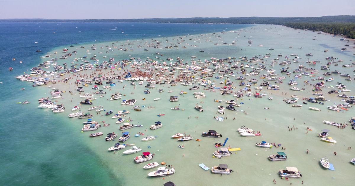 Torch Lake sandbar, Turtle Creek Casino flagged as COVID-19 exposure sites during holiday weekend | Story series | record-eagle.com