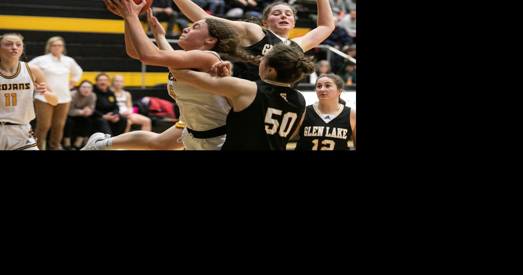 Traverse City Central spoils Glen Lake's perfect season, ends Lakers ...