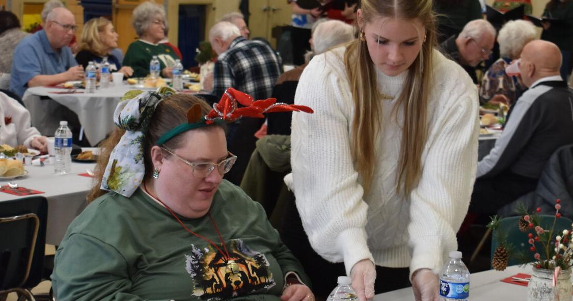 Greenville students, staff work together for senior Christmas dinner