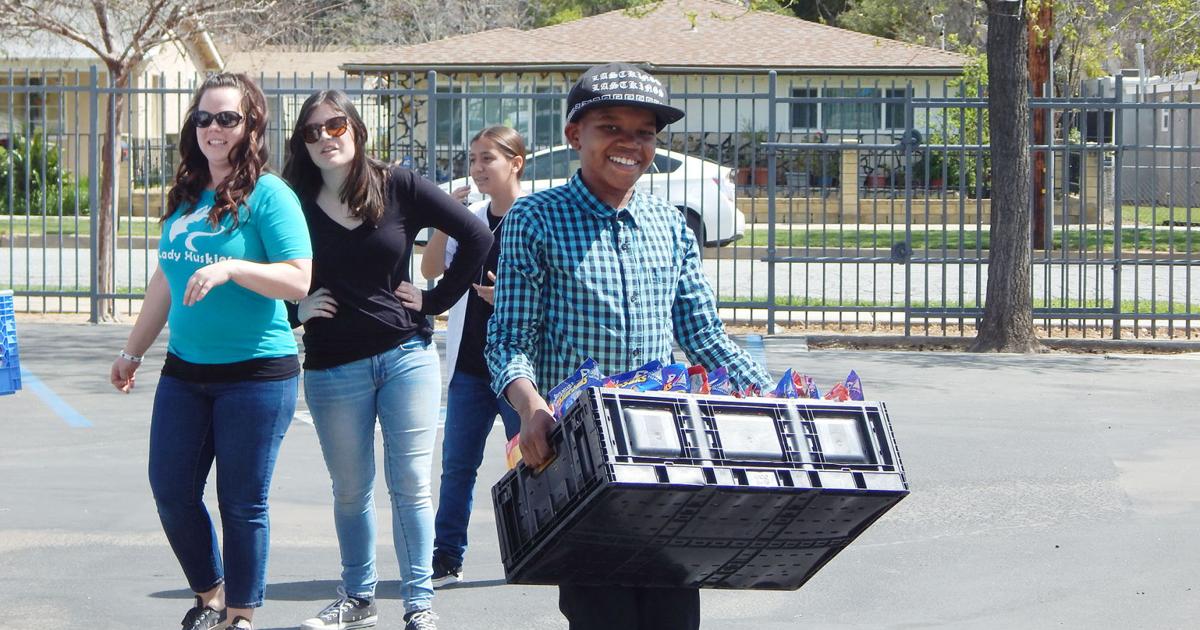 Table of Plenty donates snacks to afterschool program at Highland