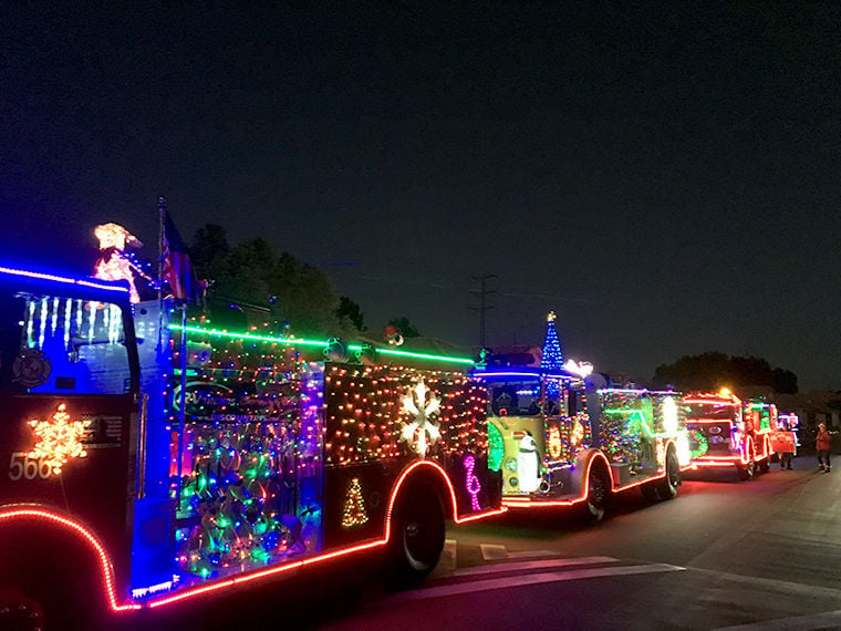 How To Decorate A Fire Truck For Christmas Parade | Shelly Lighting