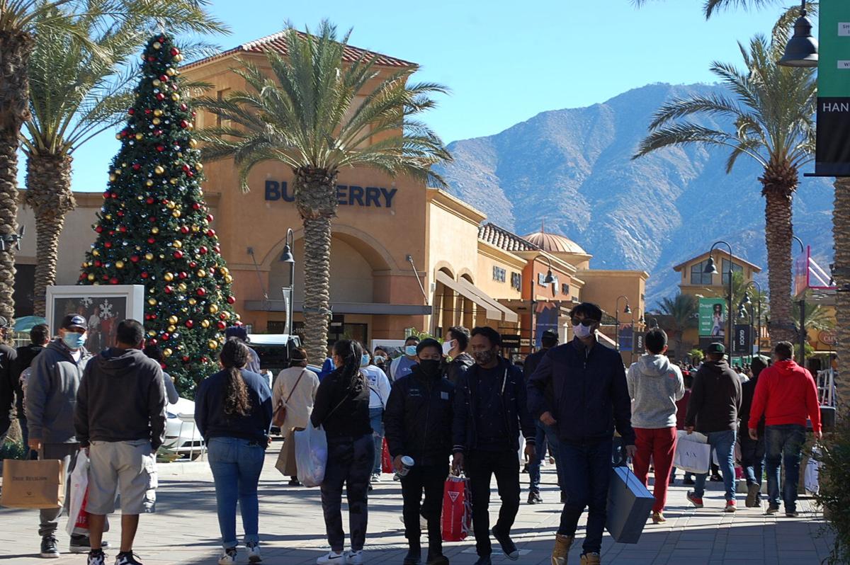 What&#39;s the big deal? Shoppers swarm Cabazon despite pandemic | News | 0