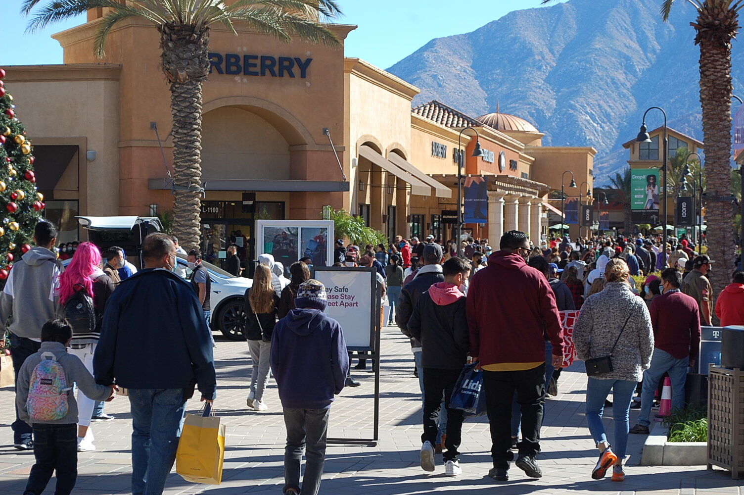 What's The Big Deal? Shoppers Swarm Cabazon Despite Pandemic | News ...