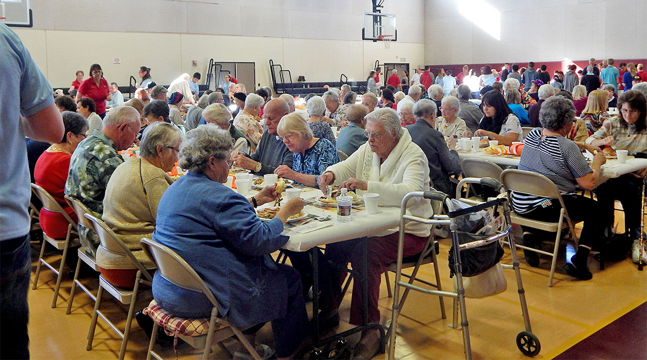 Beaumont Cherry Valley Rotary cooks up Thanksgiving dinner for