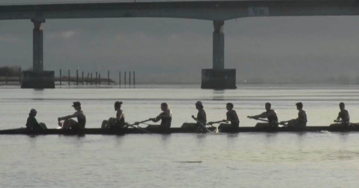 Cal Poly Humboldt rowing teams take to the bay for the Blue Heron ...