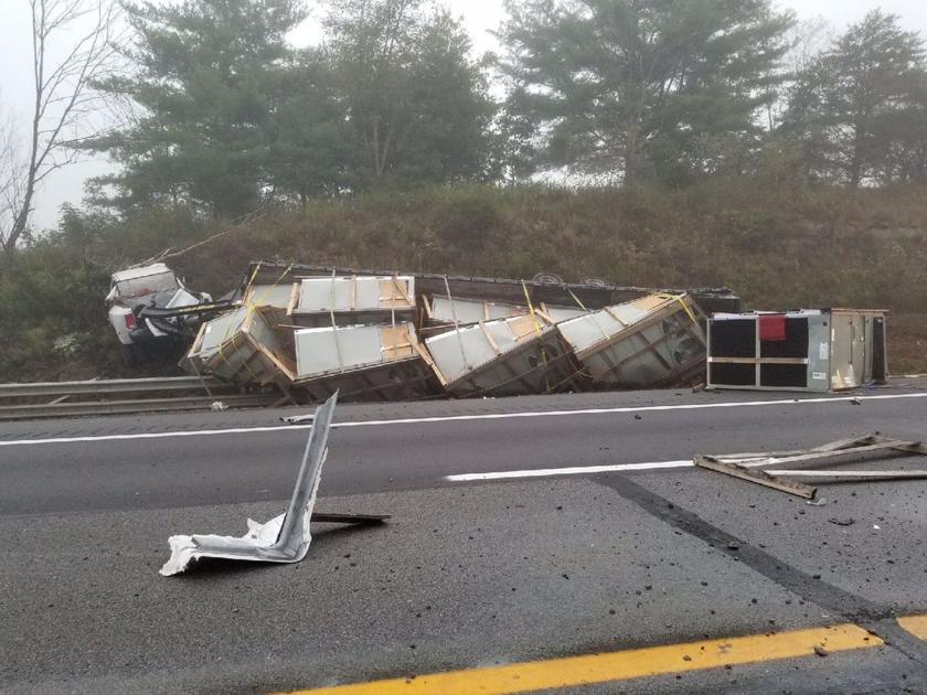 2 injured and 1 dead in 3vehicle crash; I77 northbound shut down