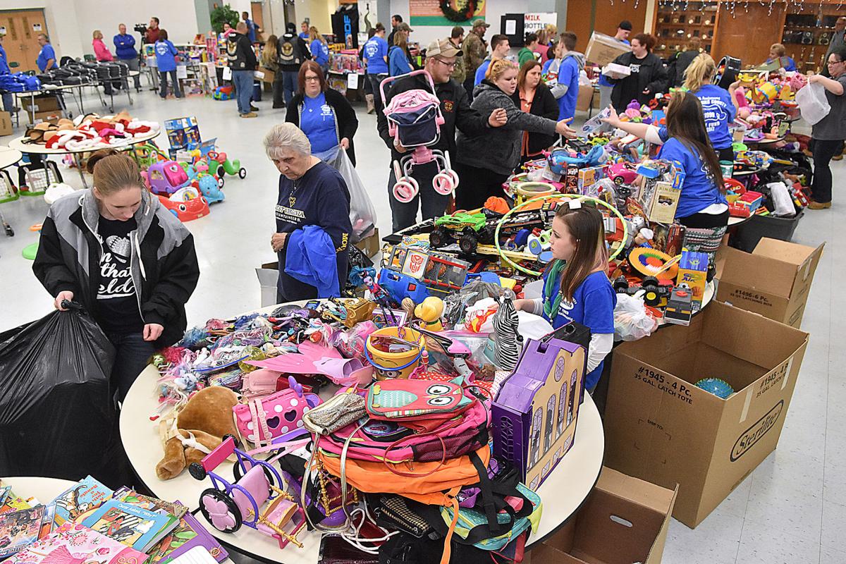 Wyoming County Toy Fund invites nearly 3,000 children (with gallery