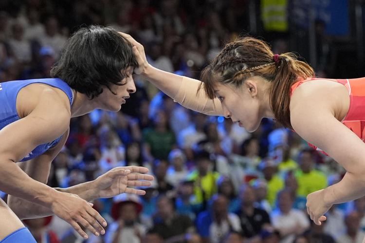 Vinesh Phogat of India stuns Yui Susaki of Japan, Tokyo gold medalist