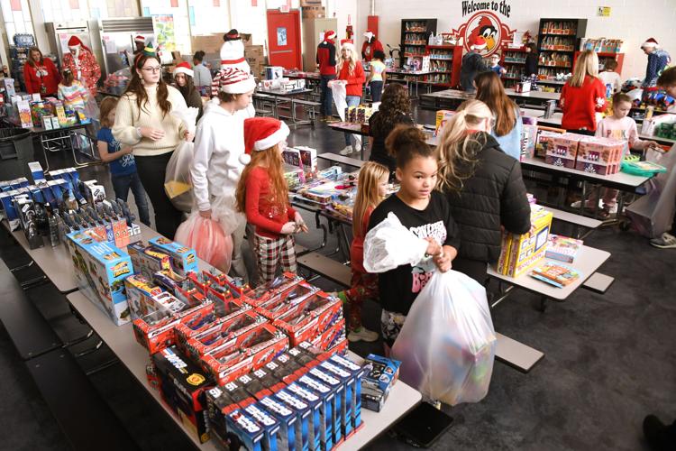 PHOTOS Woodrow Wilson student council toy drive News register