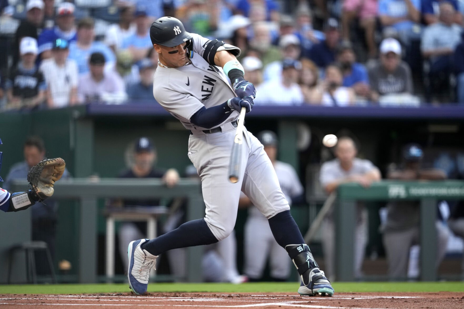 Aaron Judges 469-Foot Blast Ignites Yankees’ Dominant Win Over Royals