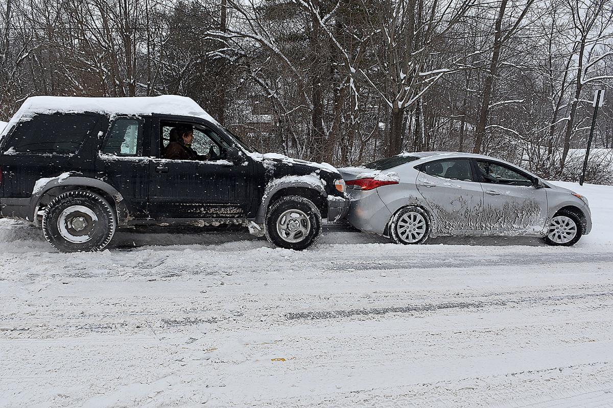 Slideshow Winter Storm Jonas Day 2 News Register Herald Com