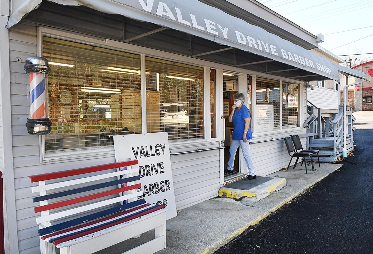 111720 Valley Drive Barber Shop 7.jpg