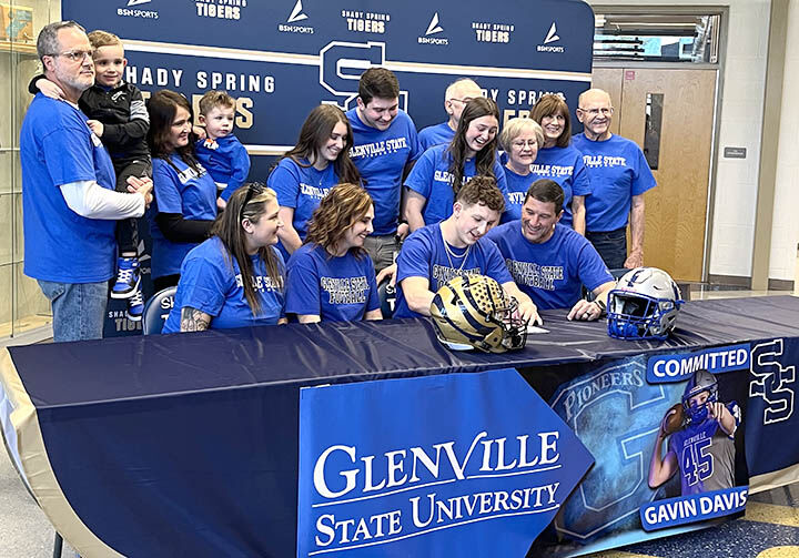 Coming off big season Davis signs with Glenville Sports