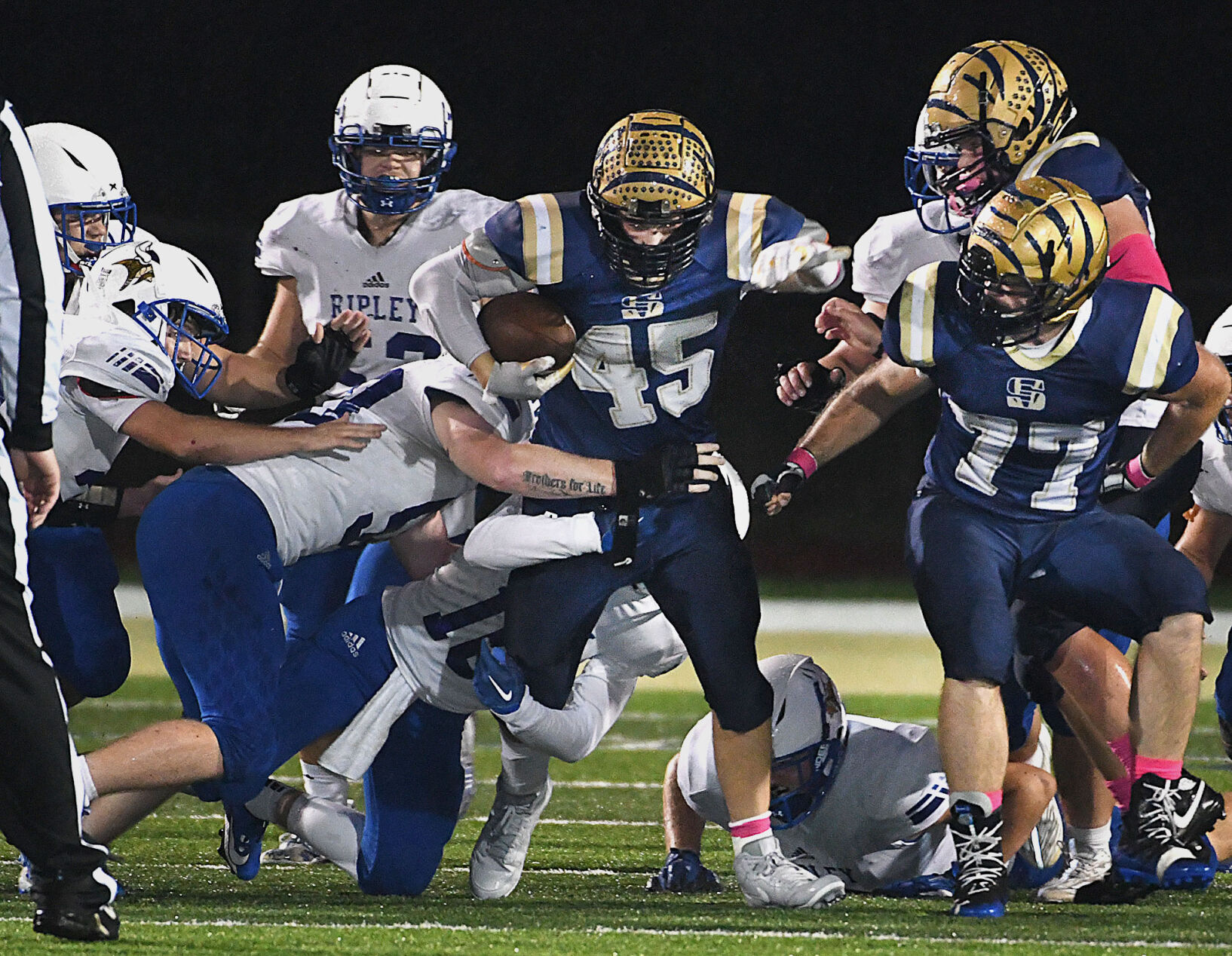 Gavin Davis dominates with 306 yards and five touchdowns in Shady Spring’s victory over Ripley