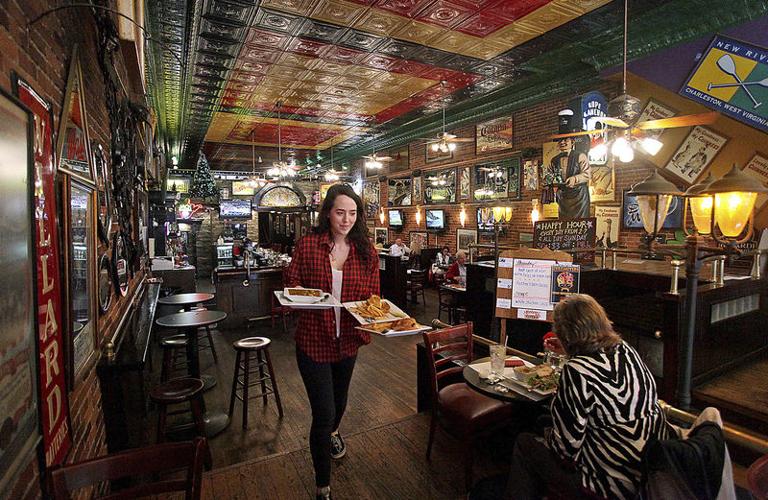 Wing It Wednesday - Foster's Main Street Tavern