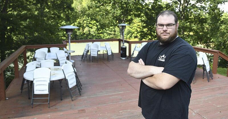 Die schwachen Zeiten, in denen ein Unterhaltungsort offen gehalten wurde, als Covid in die Stadt kam – Beckley Register-Herald Die schwachen Zeiten, in denen ein Unterhaltungsort offen gehalten wurde, als Covid in die Stadt kam – Beckley Register-Herald