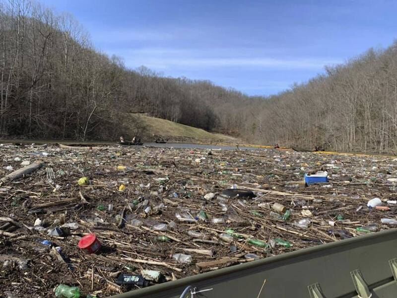 R D Bailey Lake Crews Again Removing Acres Of Debris Drift News Register Herald Com