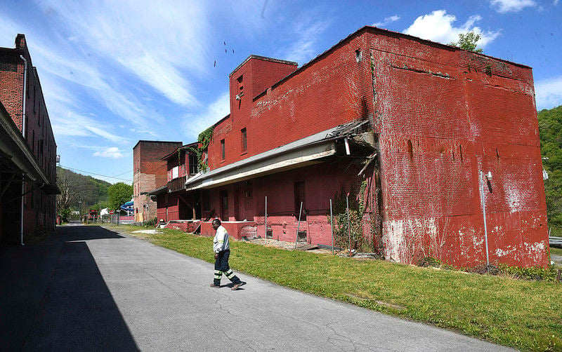 Hinton Takes Next Step In Downtown Revitalization Project With Cleanup Of Unoccupied Ice Plant News Register Herald Com