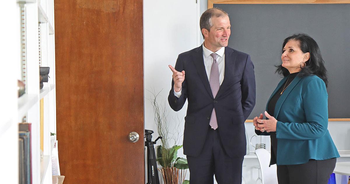 Gubernatorial candidate visits Raleigh County Election register