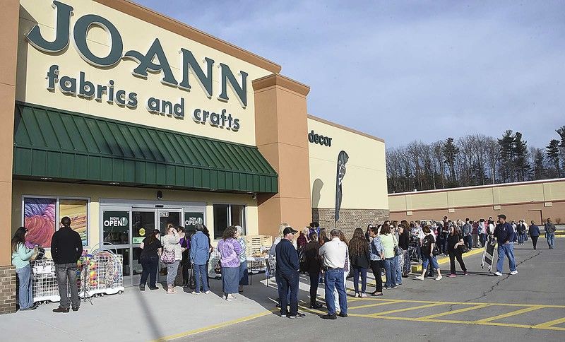Jo-Ann Fabric opening draws long line of seamstresses and crafters