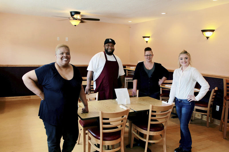 Big Taste In A Small Place Southern Comfort Cafe Features Cooking