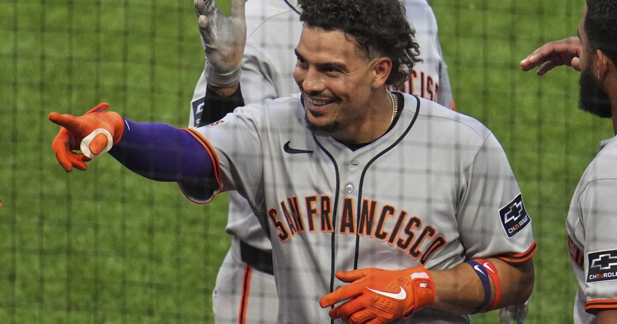 Giants' Willy Adames returns to Milwaukee and homers in first at bat against his former team