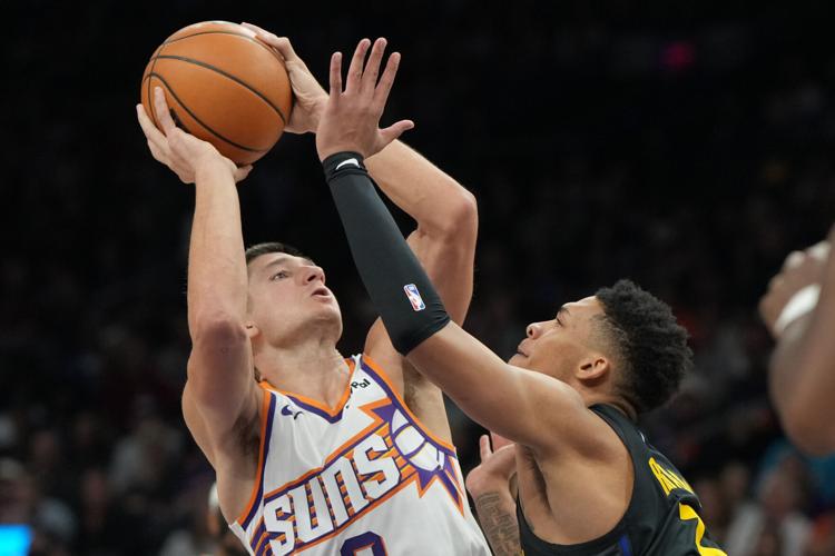 Warriors erase 14-point deficit in the fourth quarter to beat the Suns 101-97 | National Sports | register-herald.com